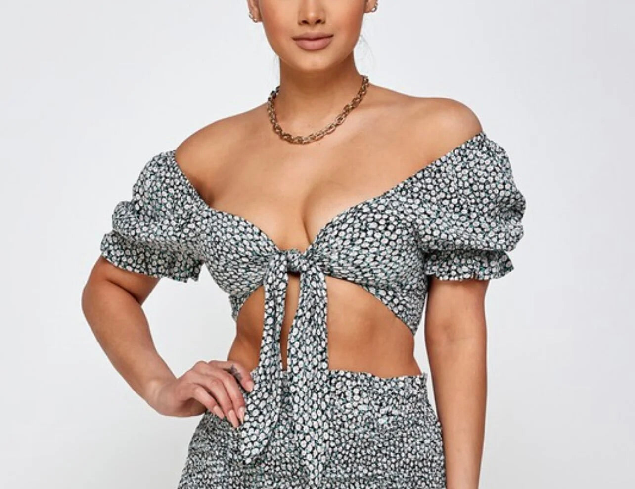 Mil Flores Para Mi Crop Top