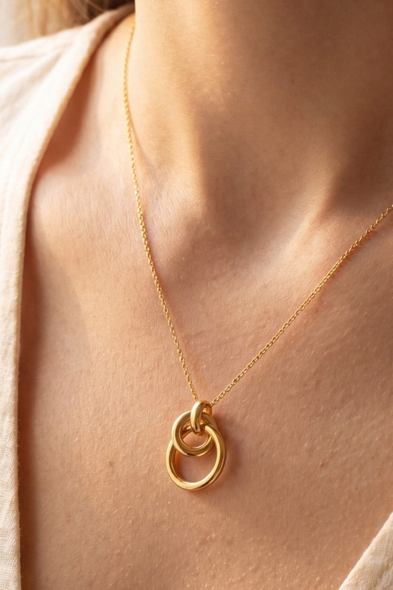 Interlocking Circle Pendant Necklace