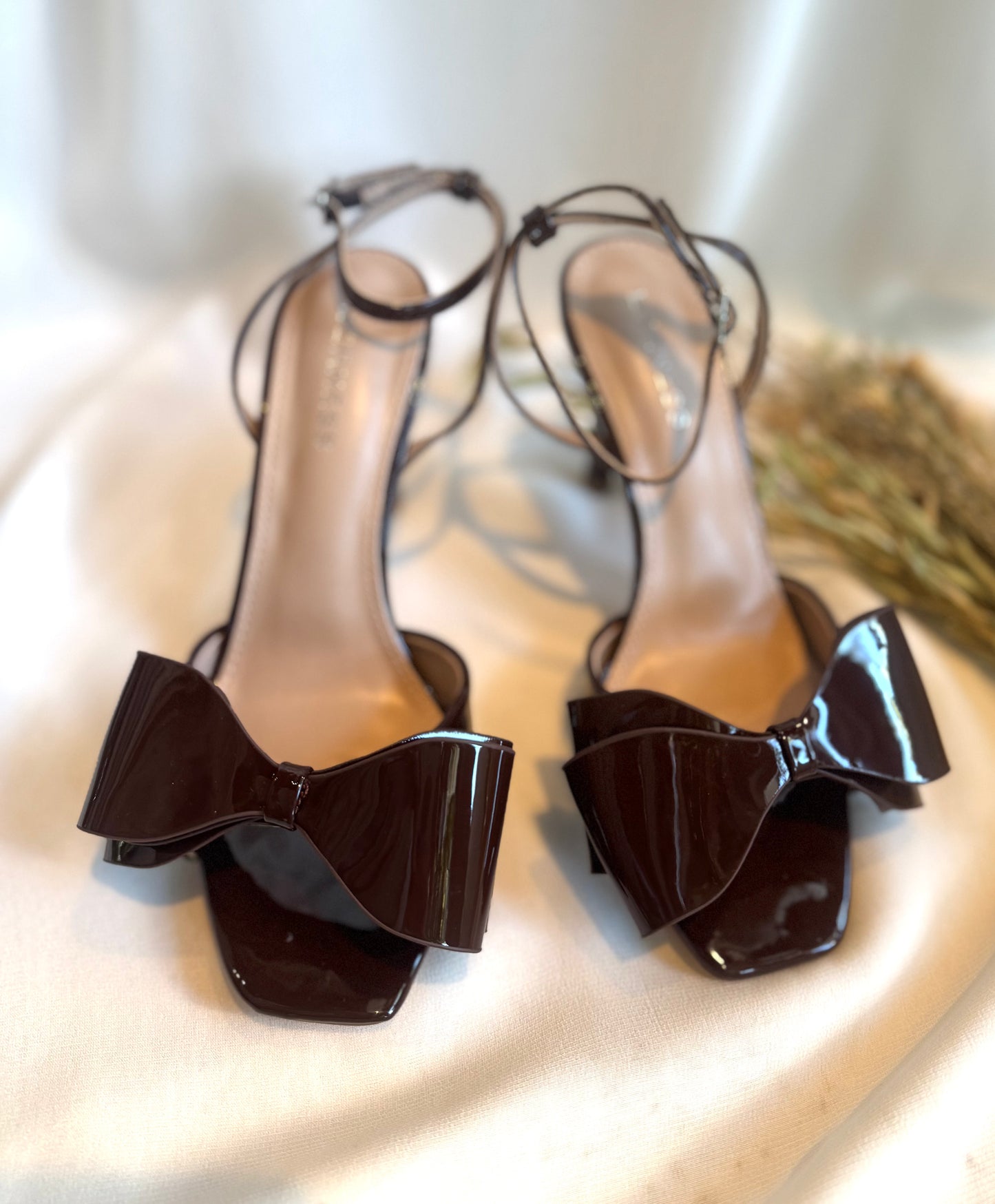 Bowtie Toe Band Stiletto Dress Shoes