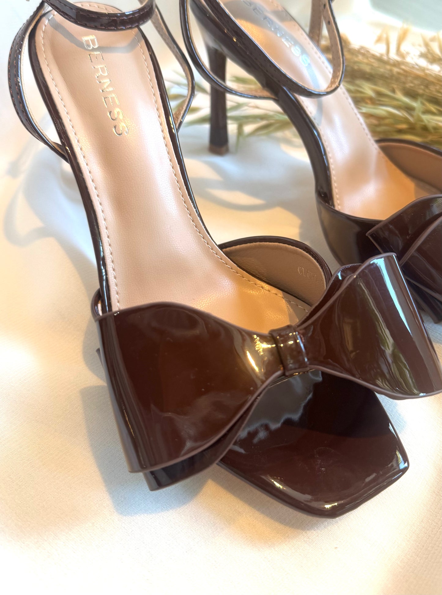 Bowtie Toe Band Stiletto Dress Shoes