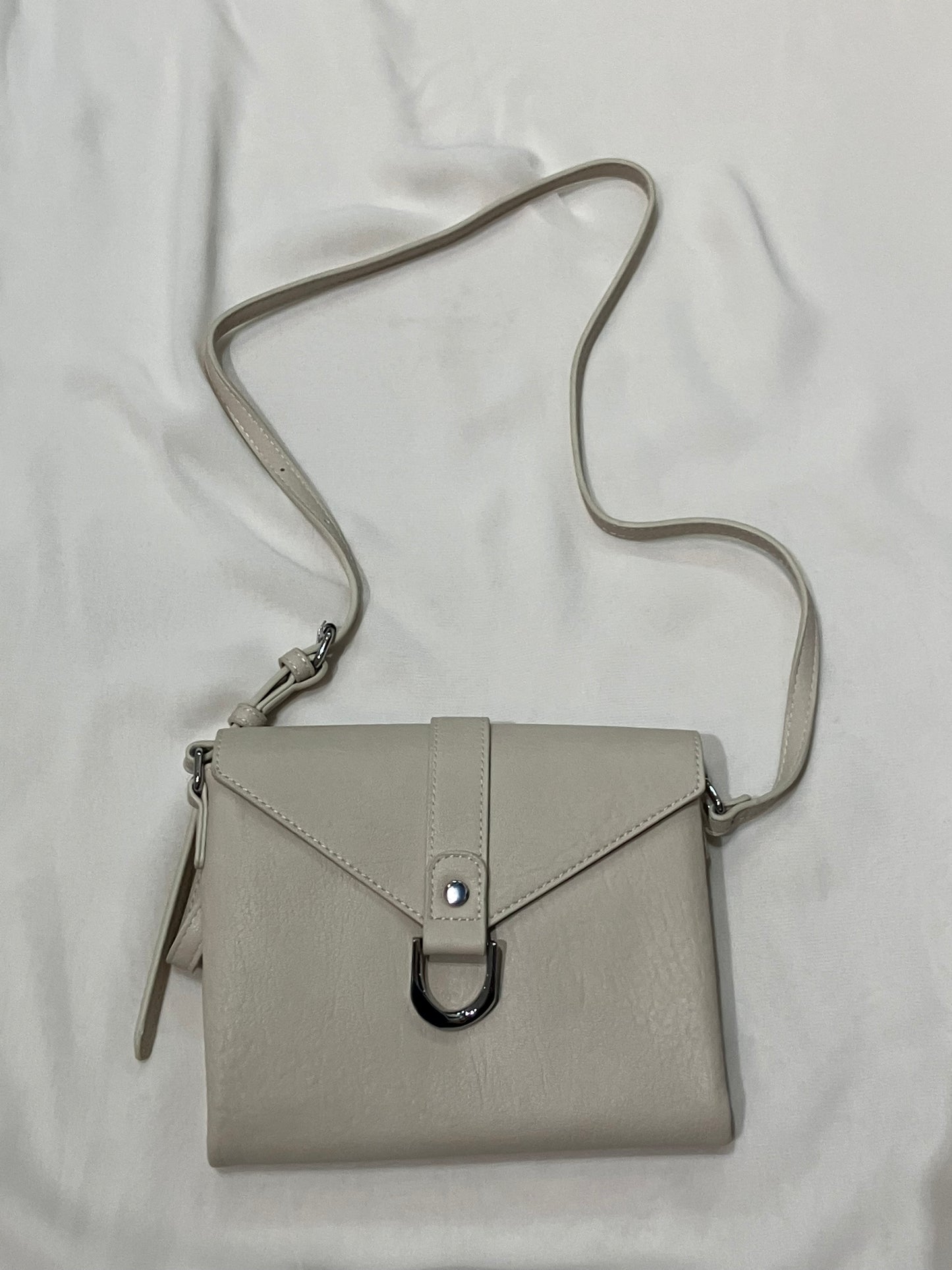 Sleek & Stylish Crossbody Bag