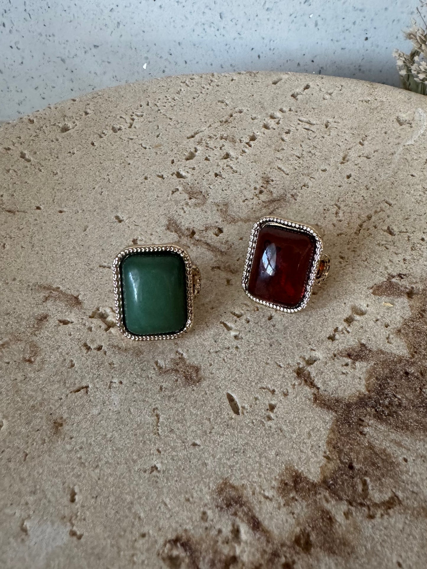 Antique Frame Resin Band