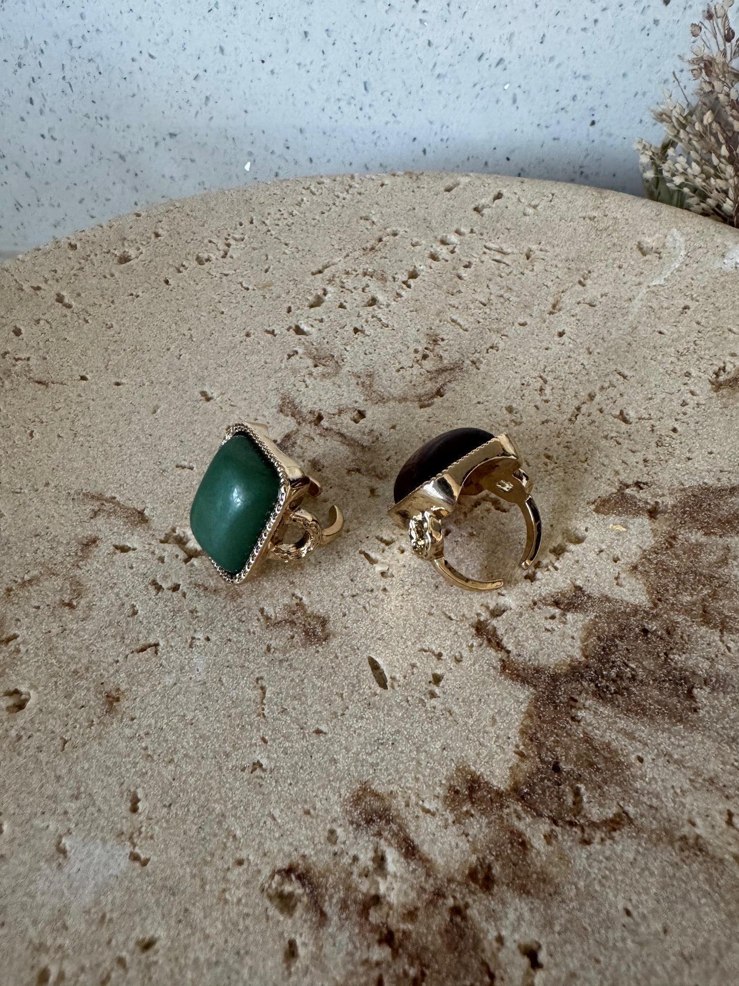 Antique Frame Resin Band