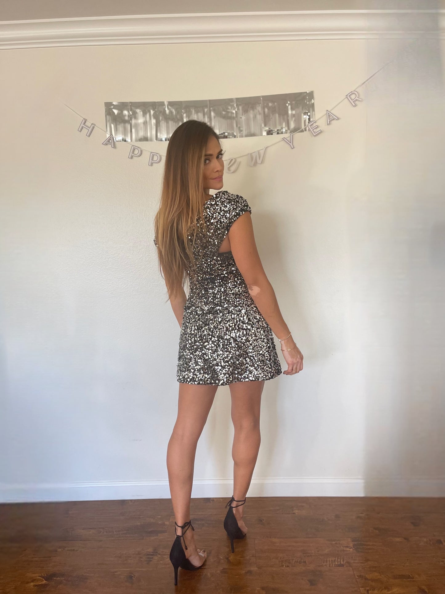 magic sequin dress Never give up on being fabulous! Life is too short for dull outfits, wouldnt you think so? Check out our stretch sequin Magic Night dress available to order in many colours#eveningdress #blacktie